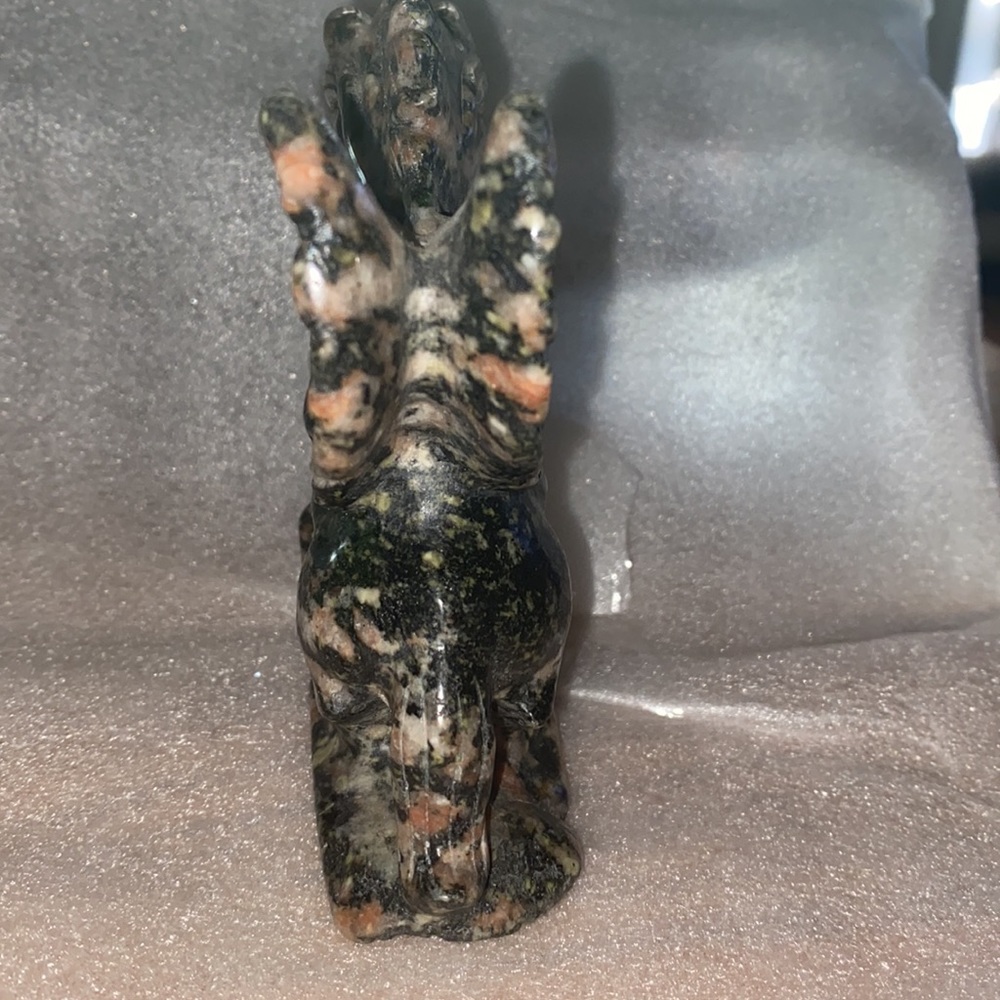Winged unicorn/Pegasus black sandstone - Picture 4 of 6